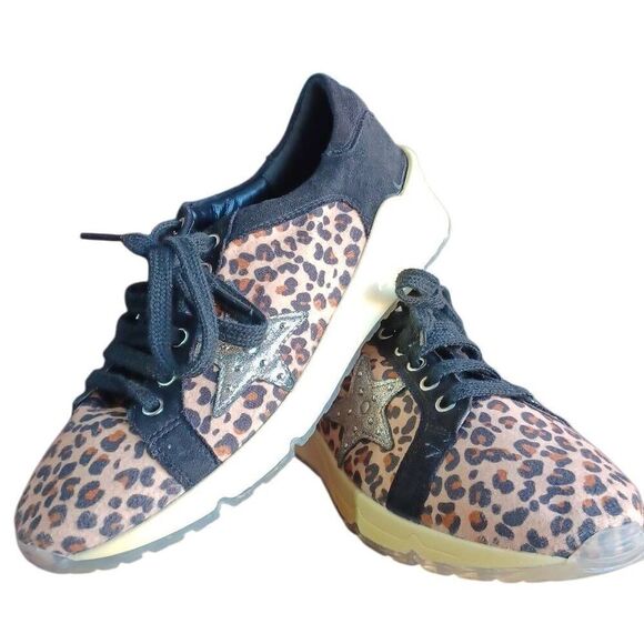 Myra Titbit Sneakers in Leopard Print w/ a Star Size 9 - Picture 1 of 8